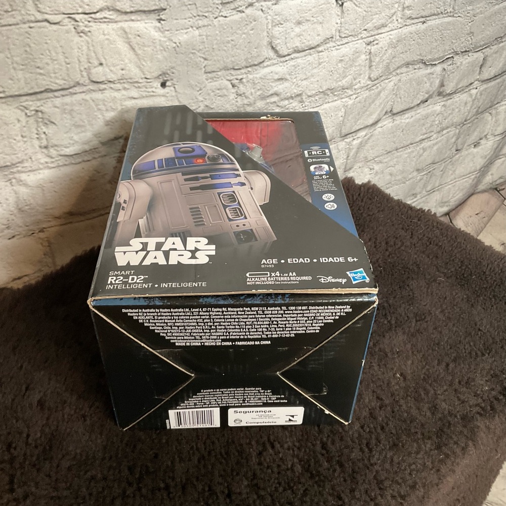 Star Wars R2-D2 Collectible - Picture 4 of 9
